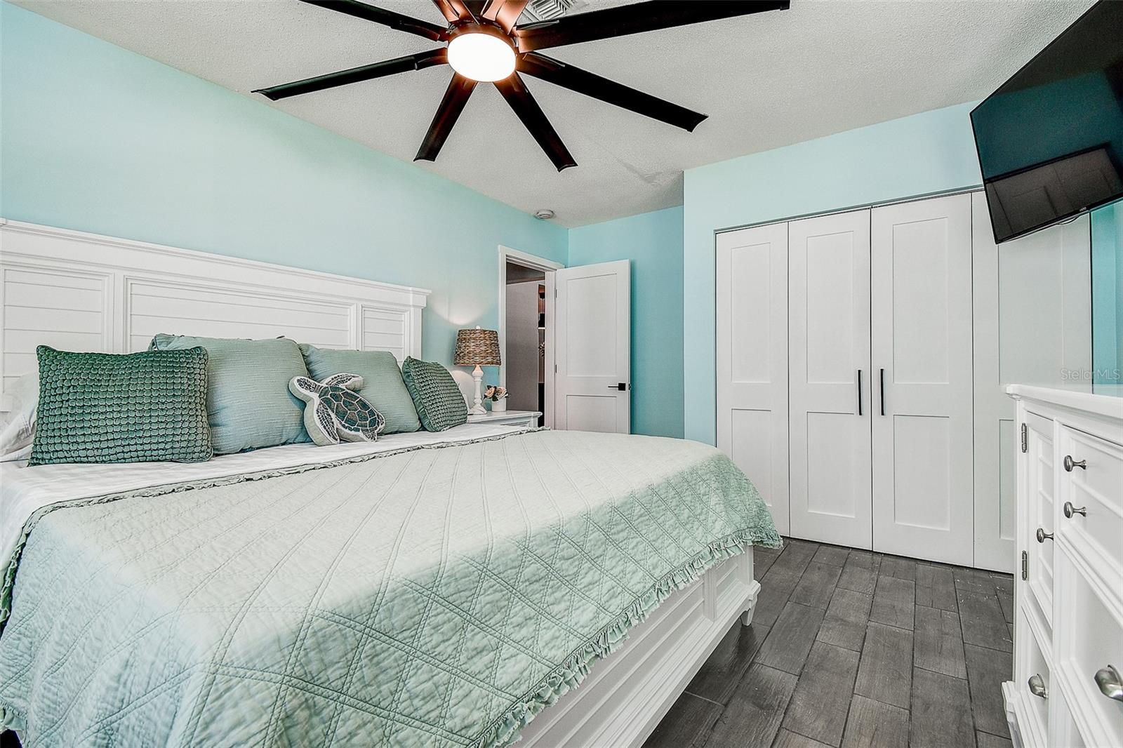 Image 10 of 61 For 725 Sunset Cove