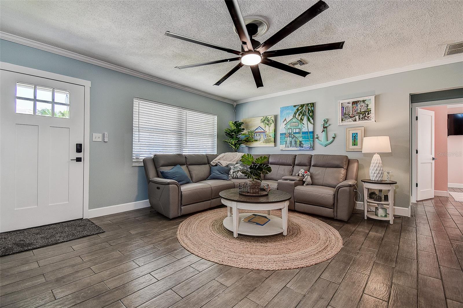 Image 17 of 61 For 725 Sunset Cove