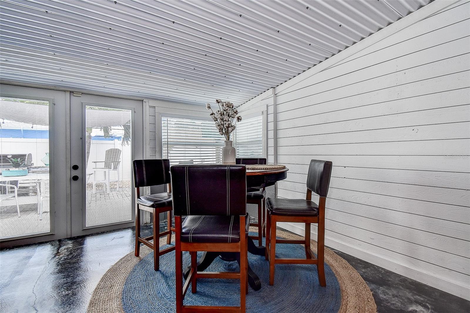 Image 18 of 61 For 725 Sunset Cove