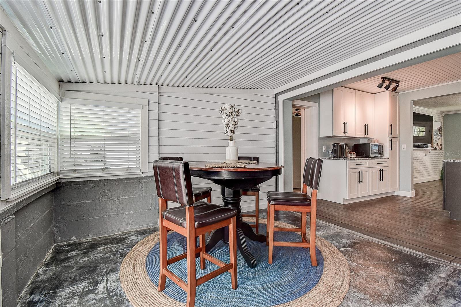 Image 19 of 61 For 725 Sunset Cove