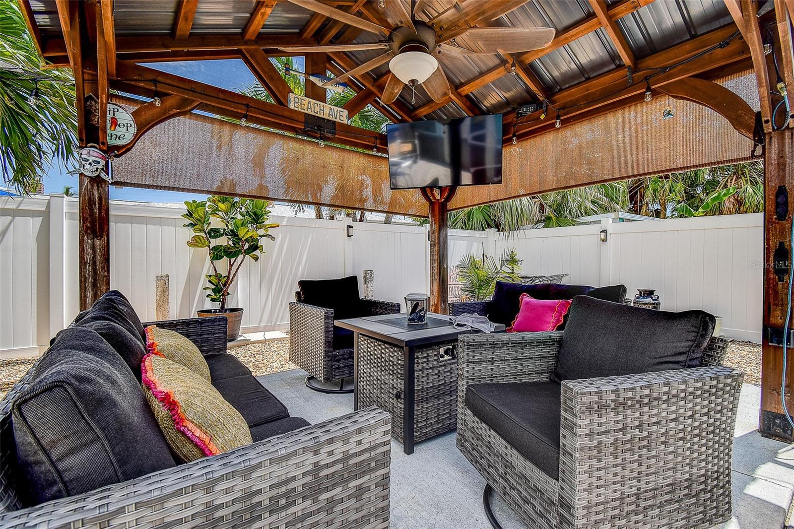 Image 21 of 61 For 725 Sunset Cove