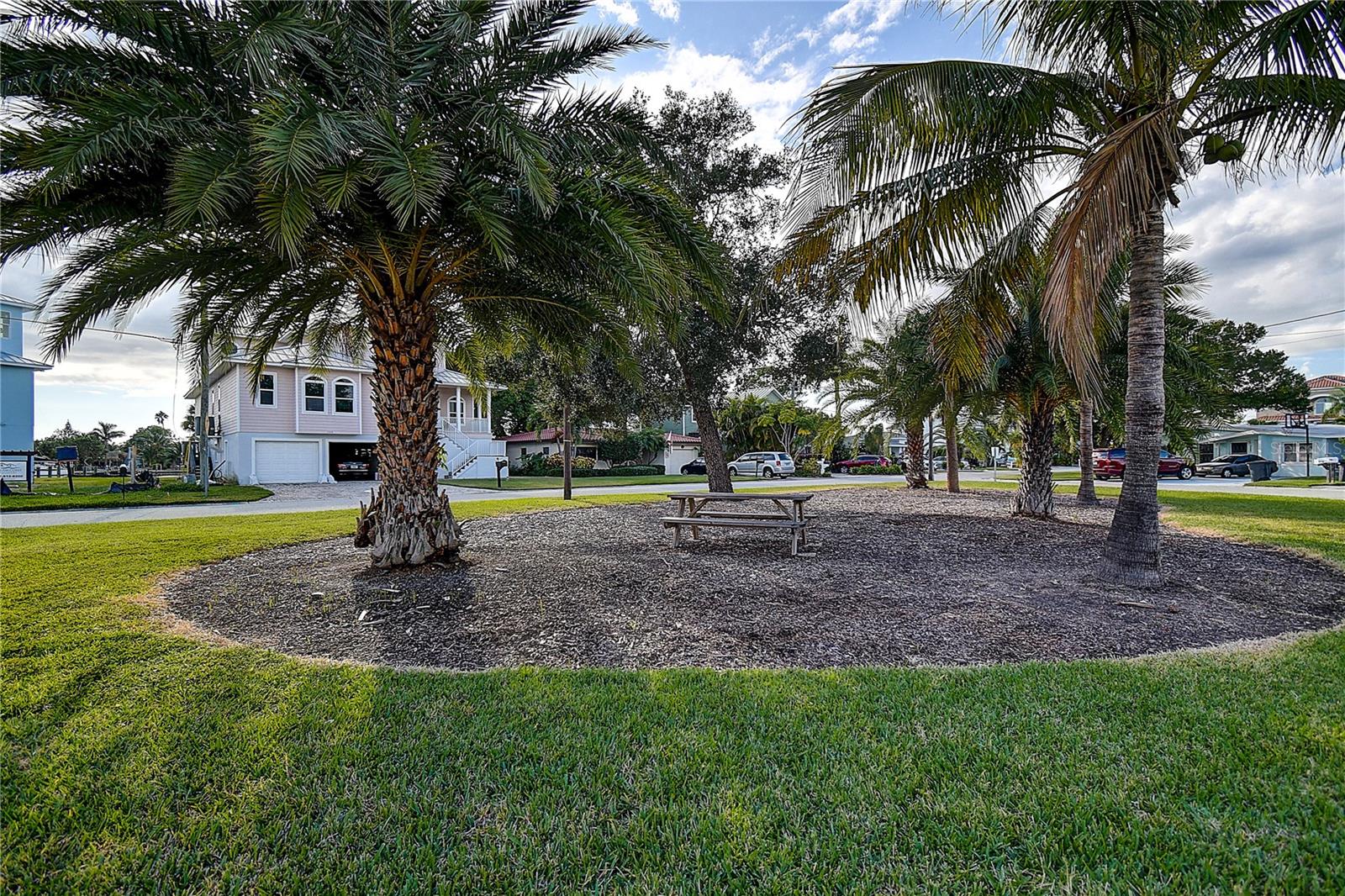 Image 35 of 61 For 725 Sunset Cove