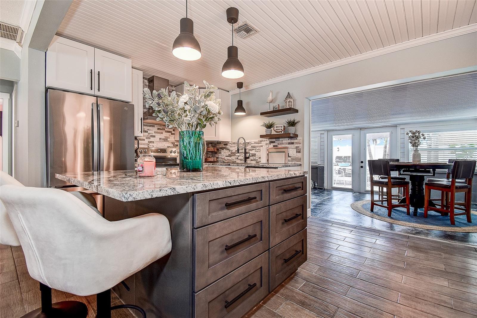 Image 4 of 61 For 725 Sunset Cove