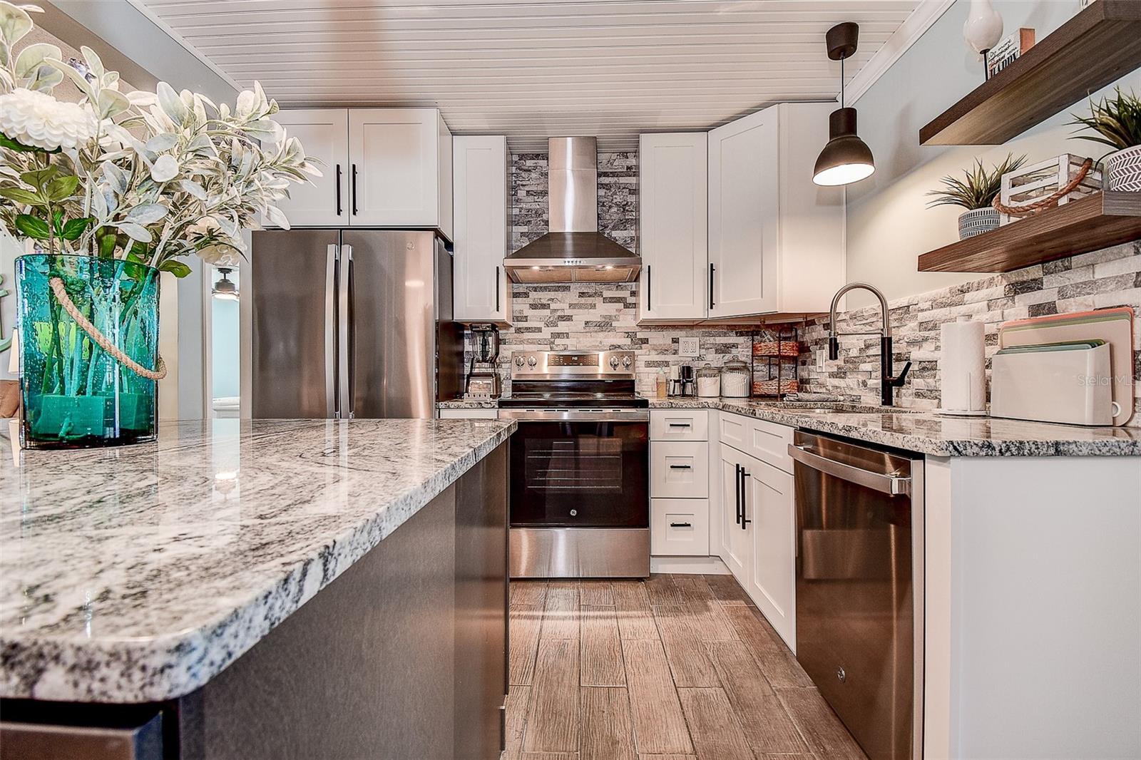 Image 5 of 61 For 725 Sunset Cove