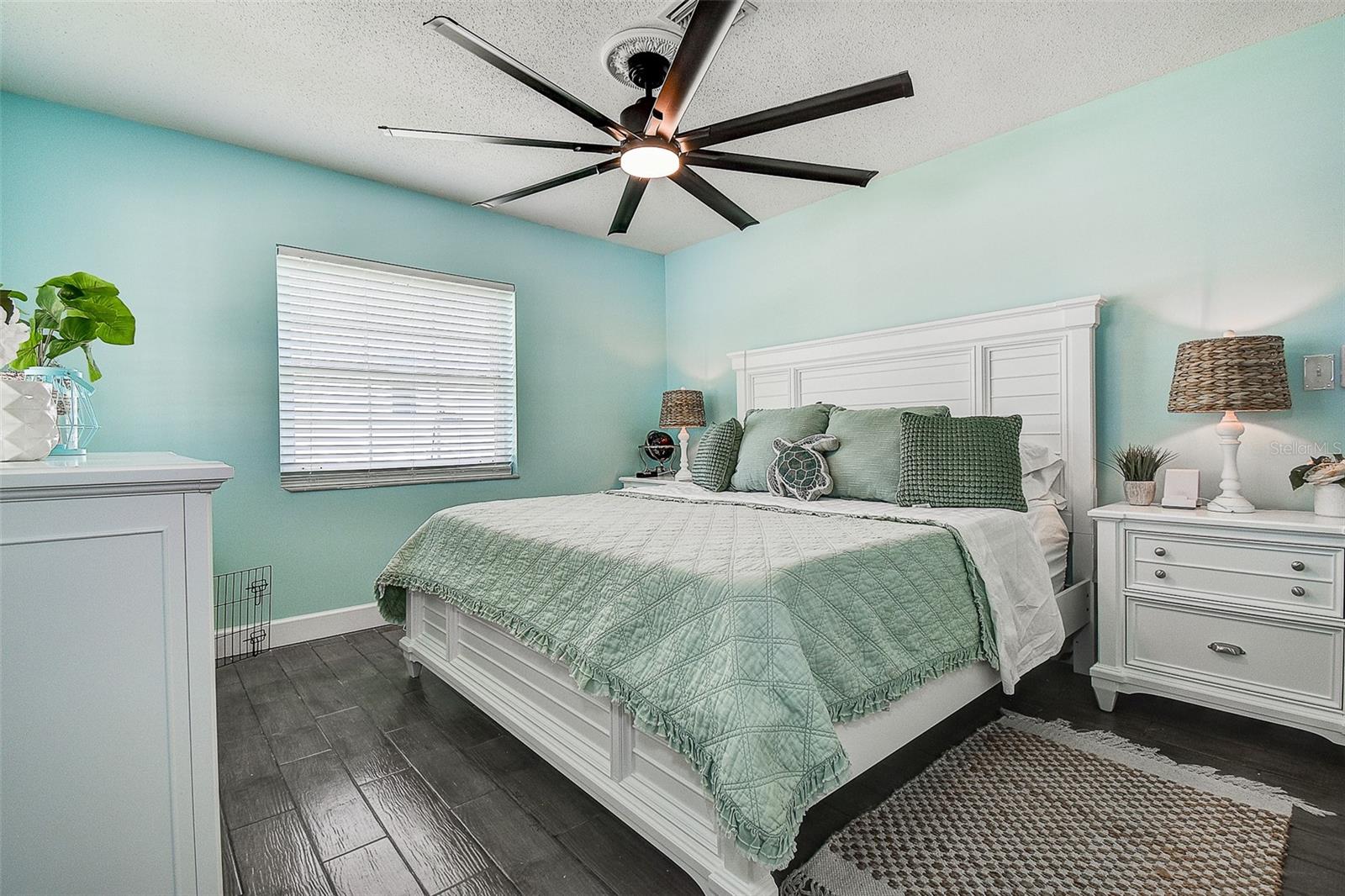 Image 8 of 61 For 725 Sunset Cove