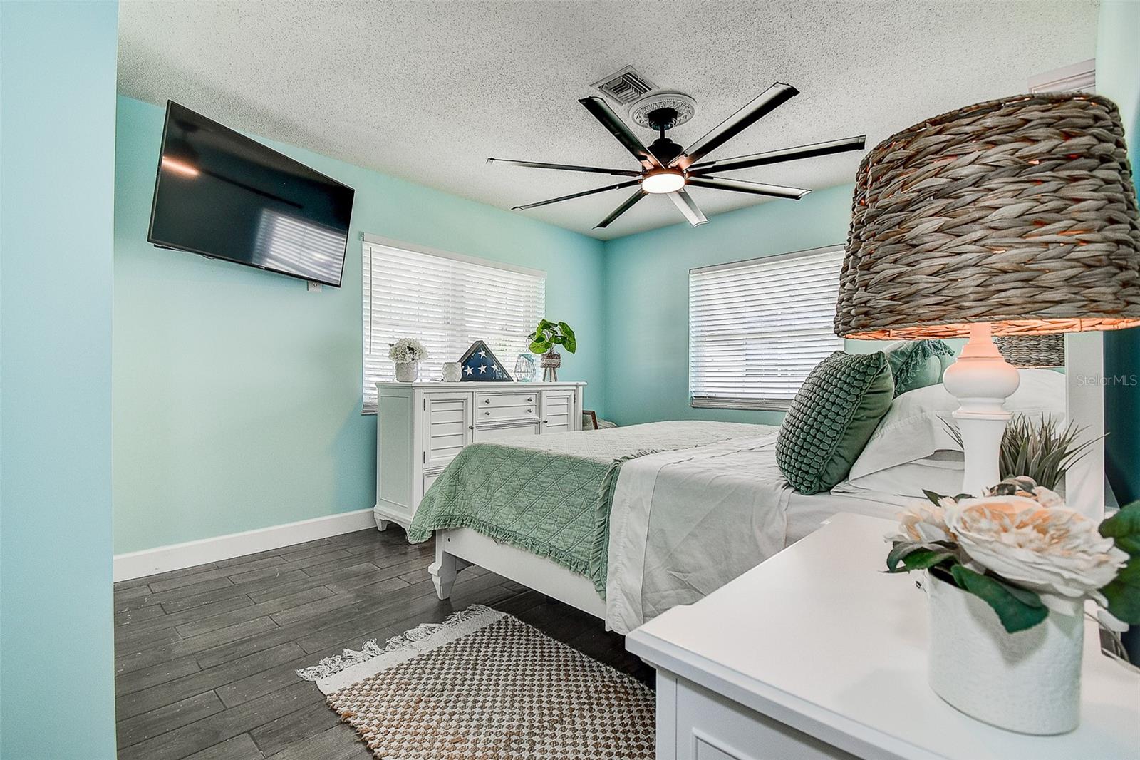 Image 9 of 61 For 725 Sunset Cove