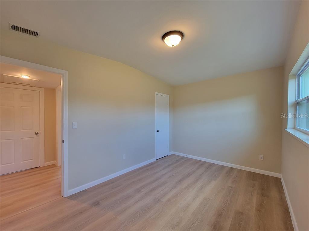Image 14 of 17 For 6267 Hampton Drive N