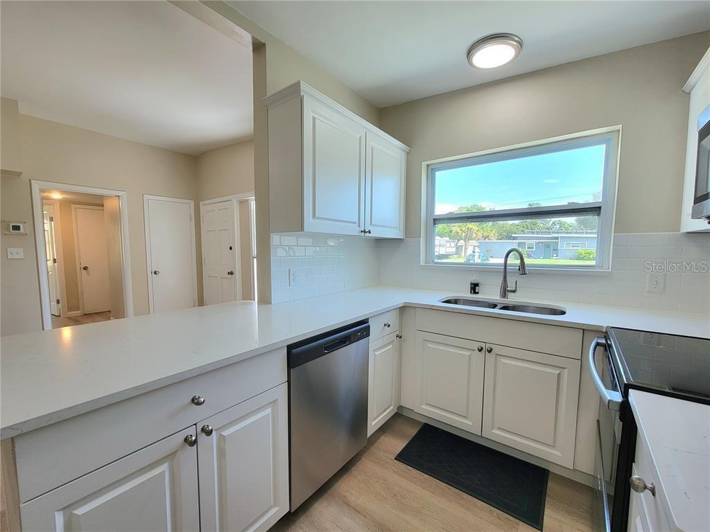 Image 4 of 17 For 6267 Hampton Drive N