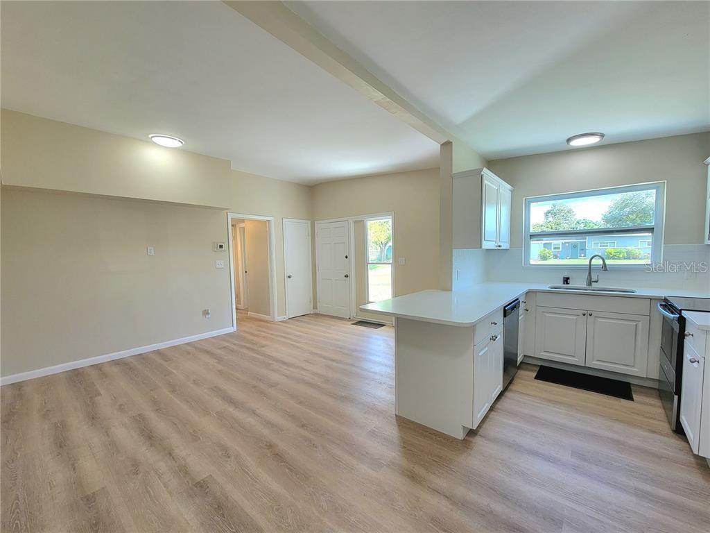 Image 5 of 17 For 6267 Hampton Drive N