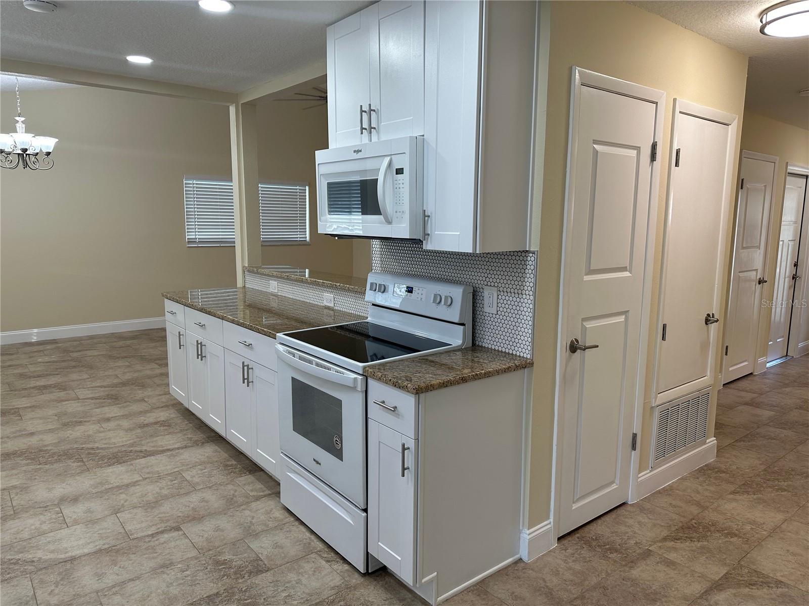 Image 13 of 26 For 210 Foxwood Drive