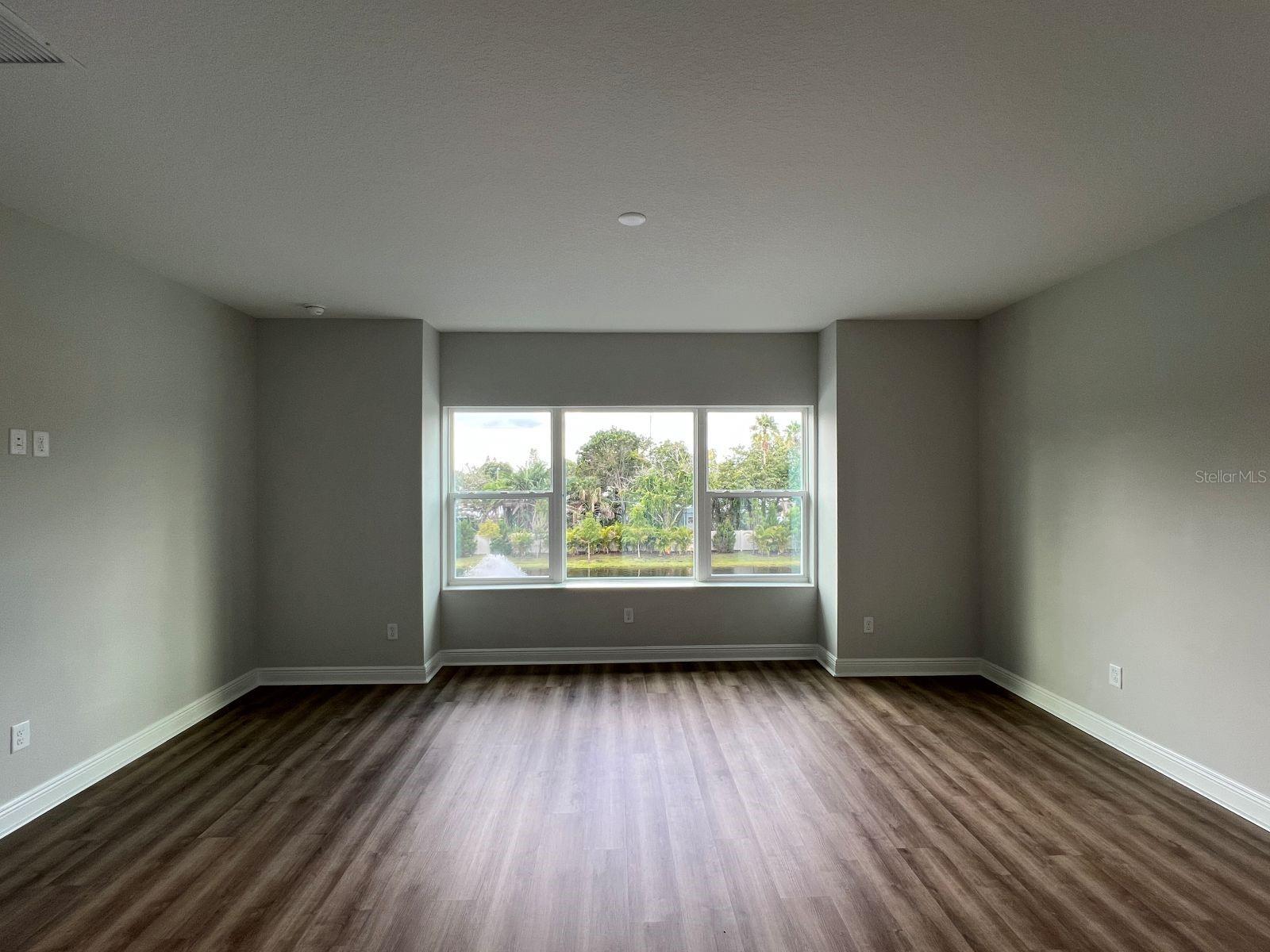 Listing photo id 8 for 7654 93rd Street N