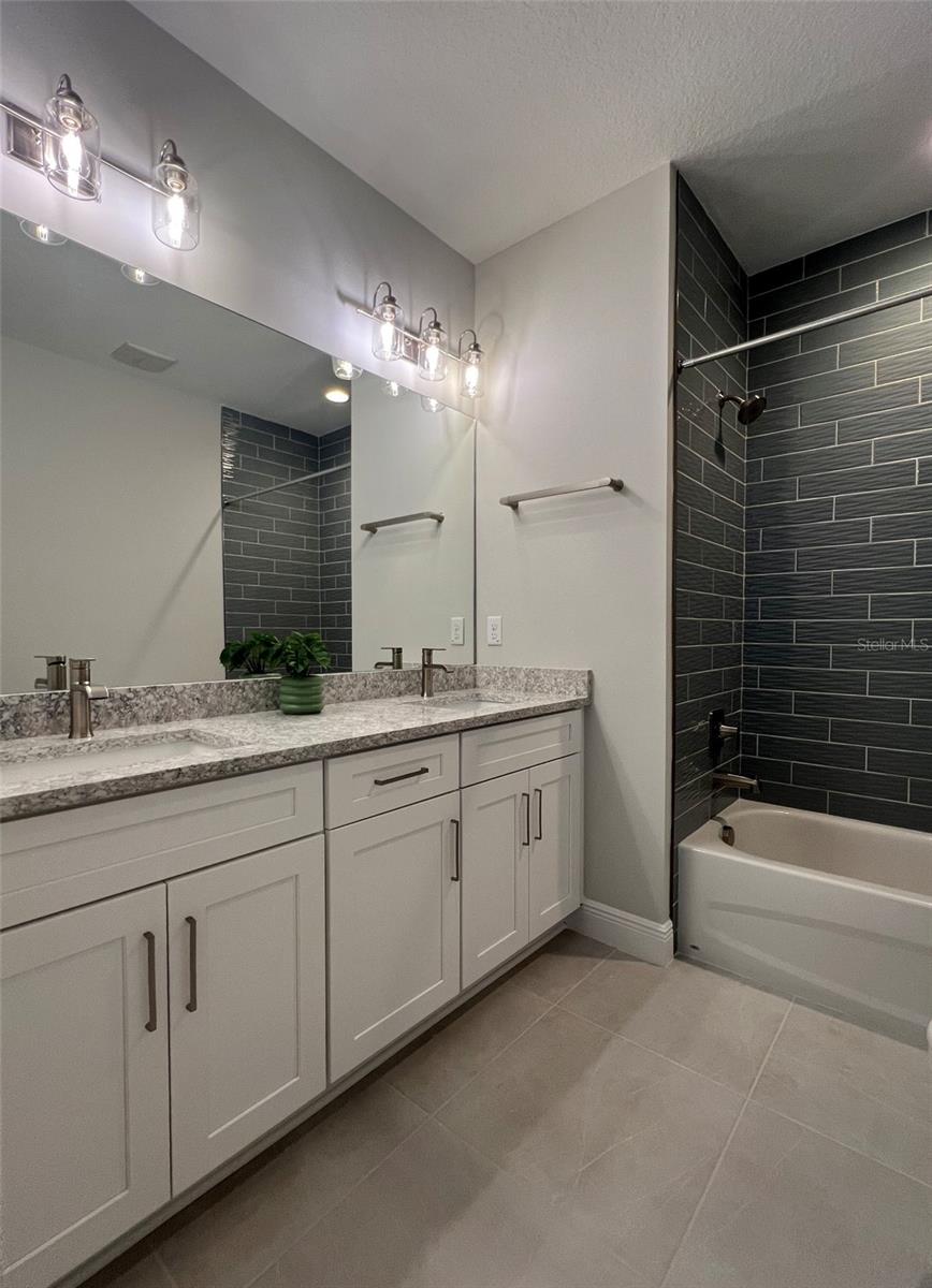 Listing photo id 12 for 7654 93rd Street N