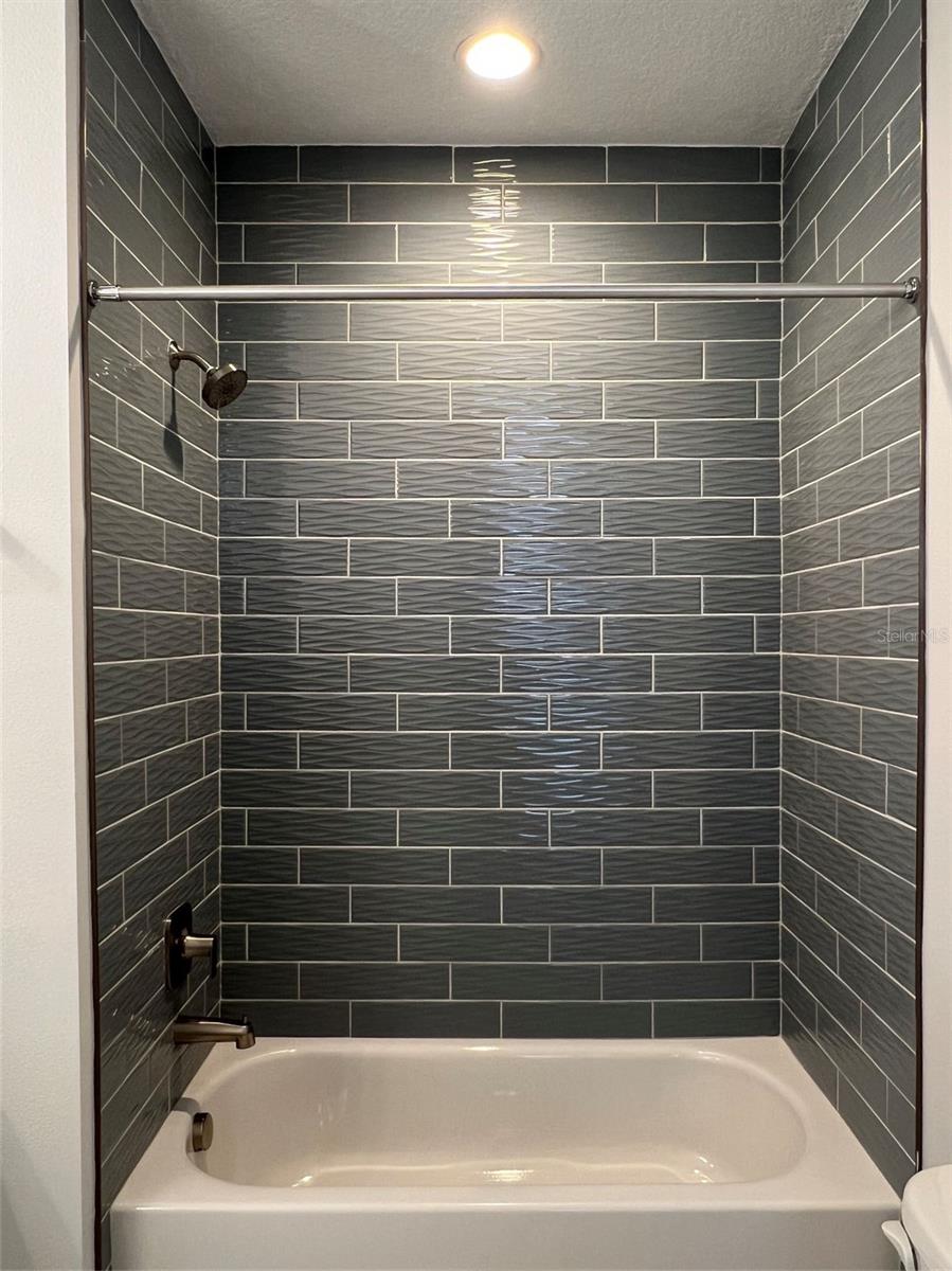 Listing photo id 13 for 7654 93rd Street N