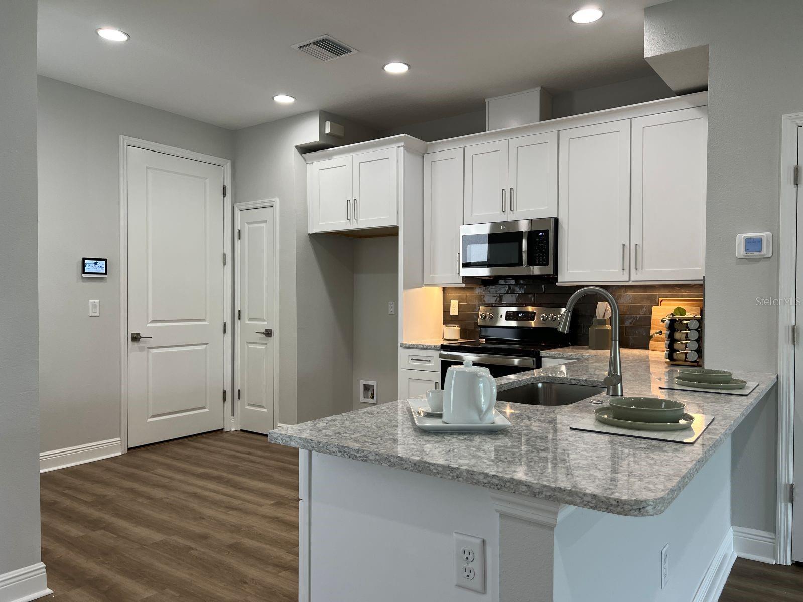 Listing photo id 2 for 7654 93rd Street N