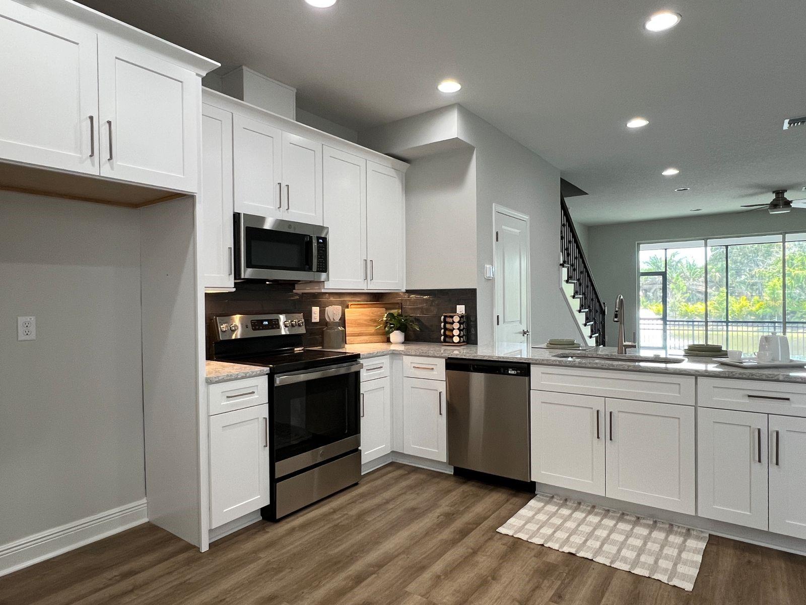 Listing photo id 4 for 7654 93rd Street N