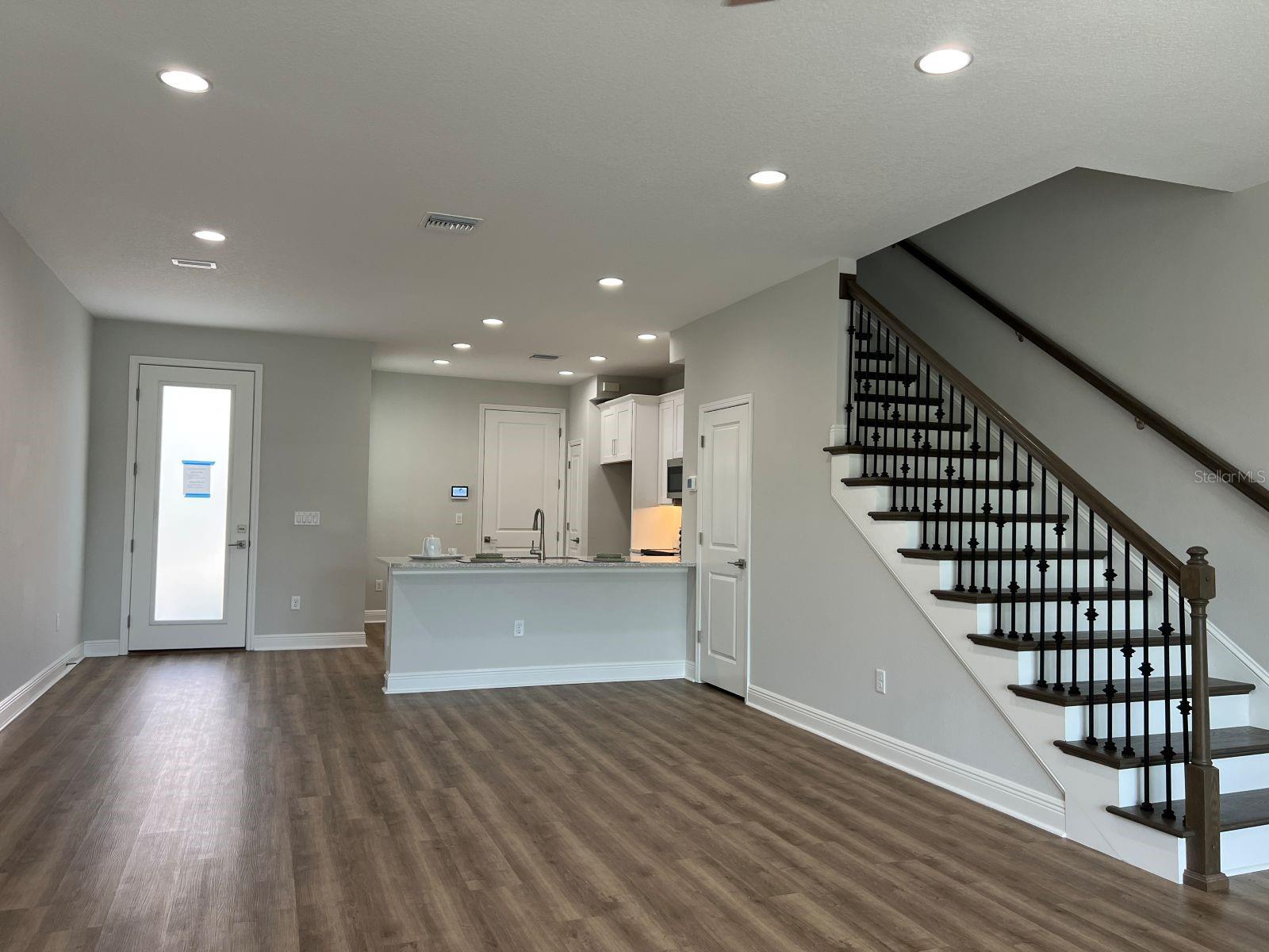 Listing photo id 6 for 7654 93rd Street N