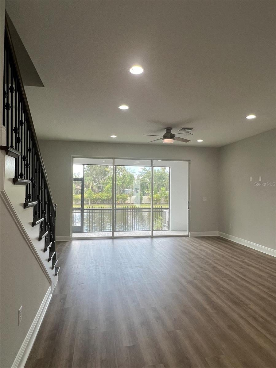 Listing photo id 7 for 7654 93rd Street N