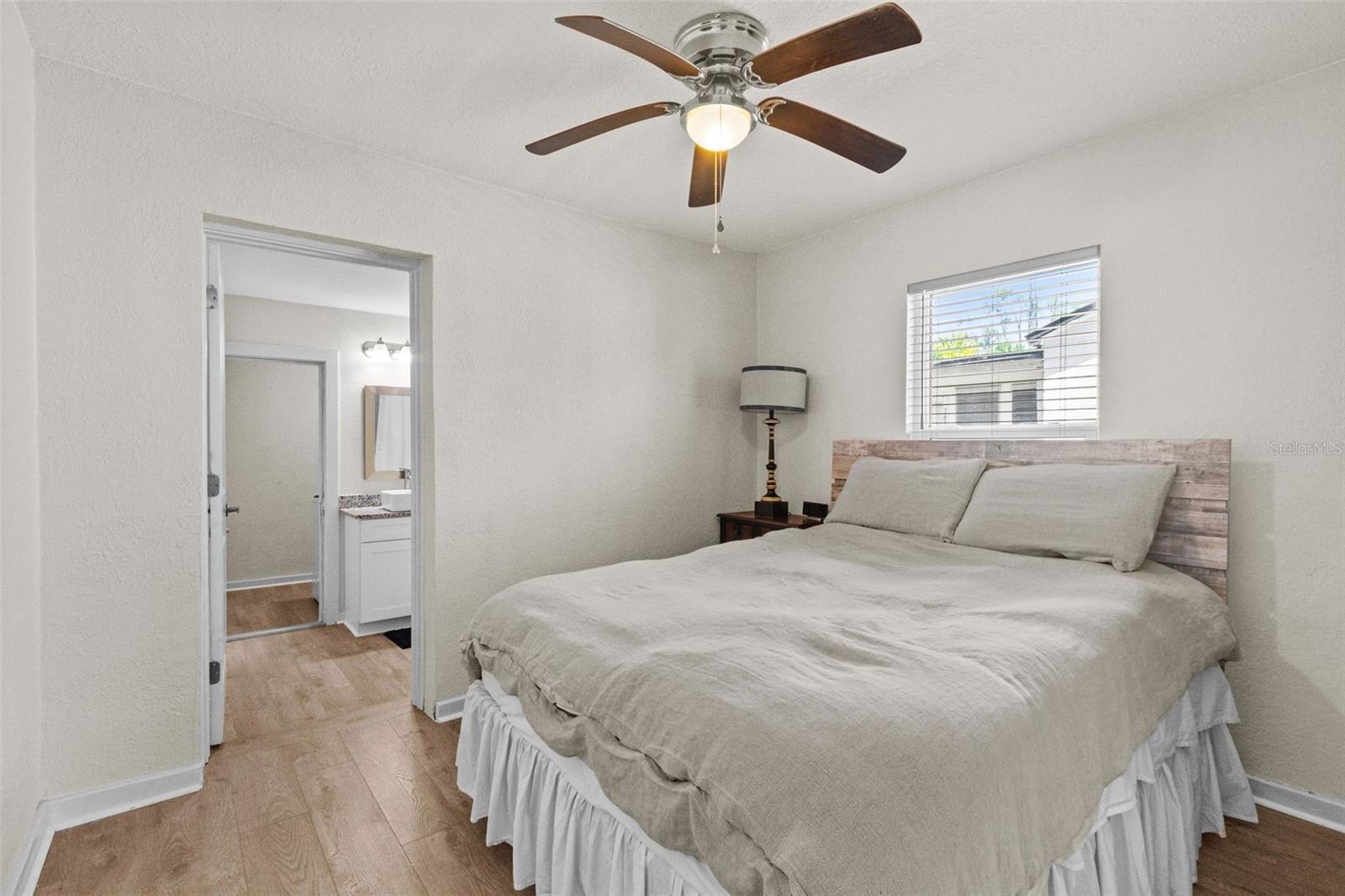 Image 17 of 23 For 3906 Ola Avenue