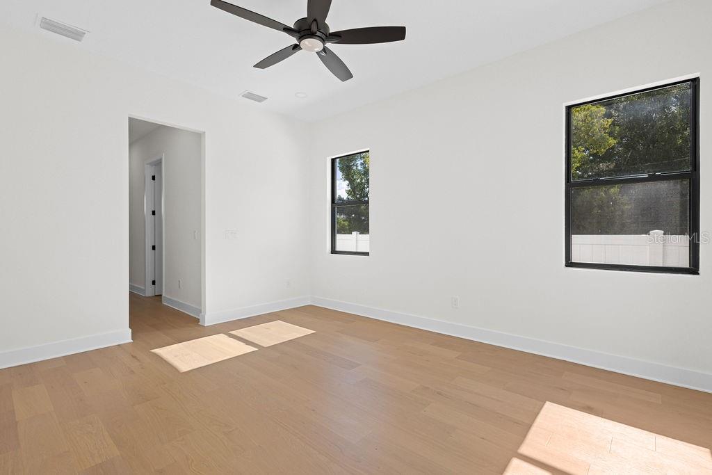 Image 30 of 77 For 3202 La Salle Street