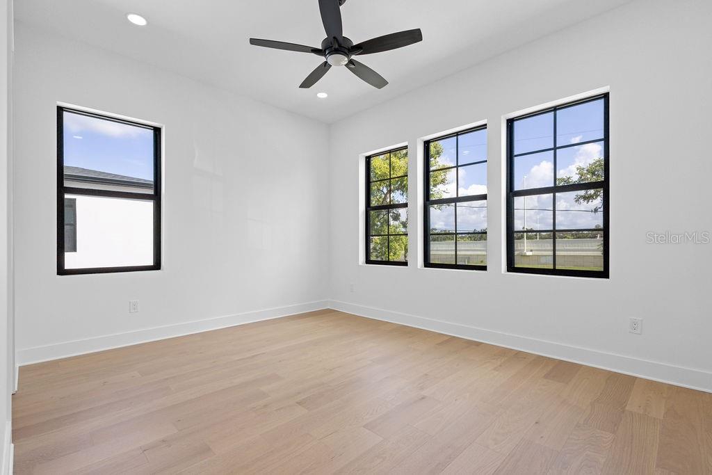 Image 47 of 77 For 3202 La Salle Street