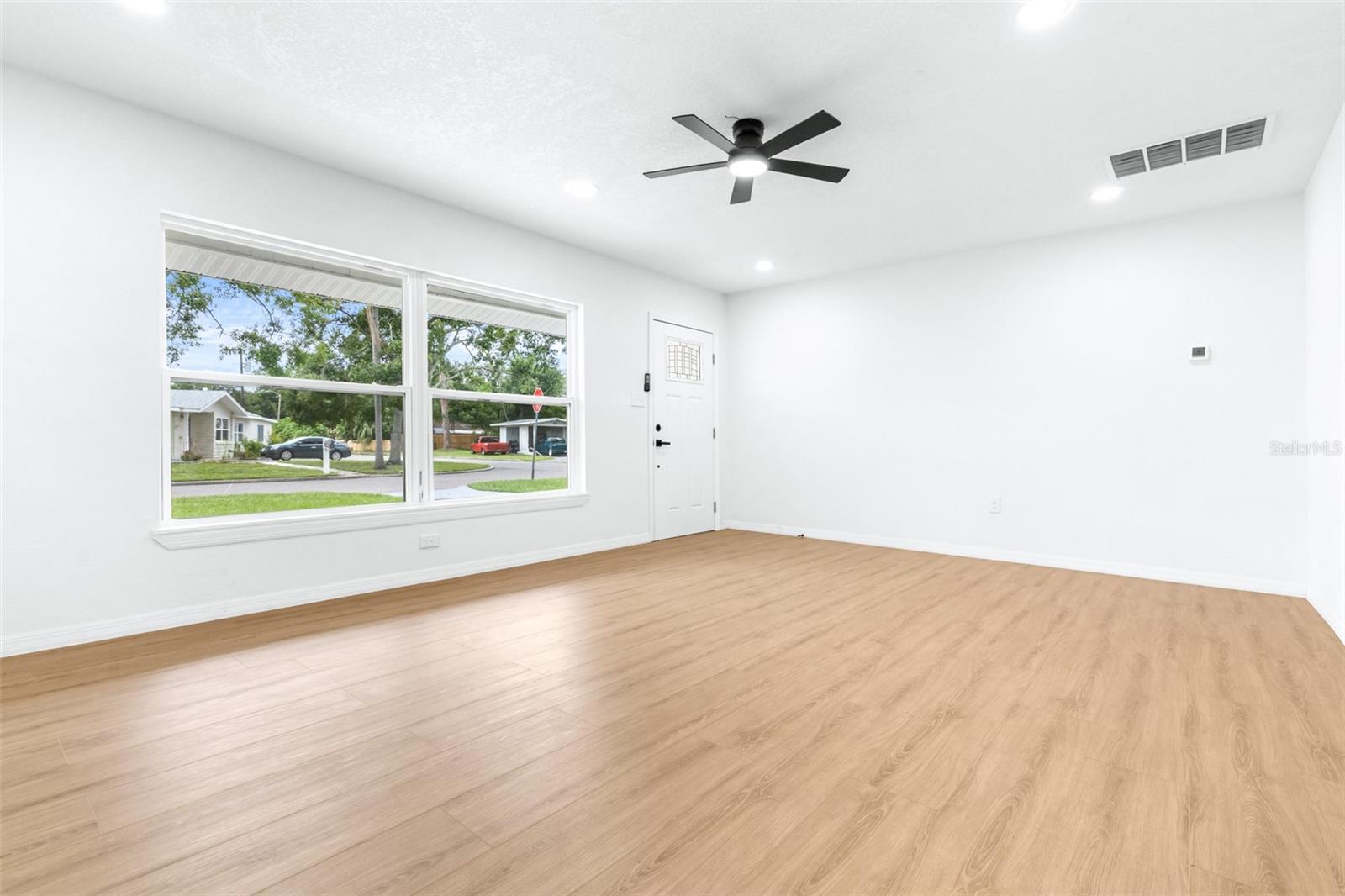 Image 14 of 36 For 2201 20th Street Court W