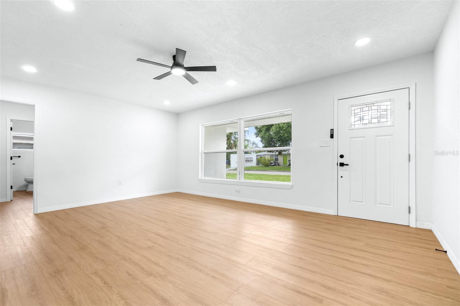 Image 16 of 36 For 2201 20th Street Court W