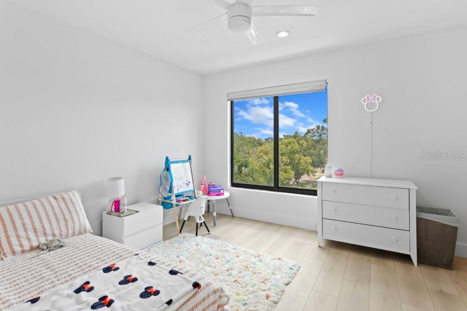 Image 17 of 24 For 117 Gladys Street 1