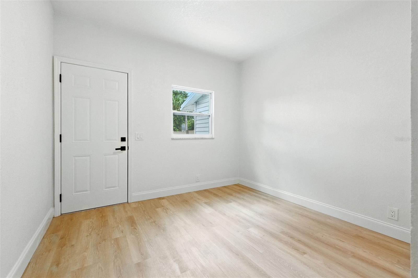 Image 16 of 37 For 4620 2nd Avenue N