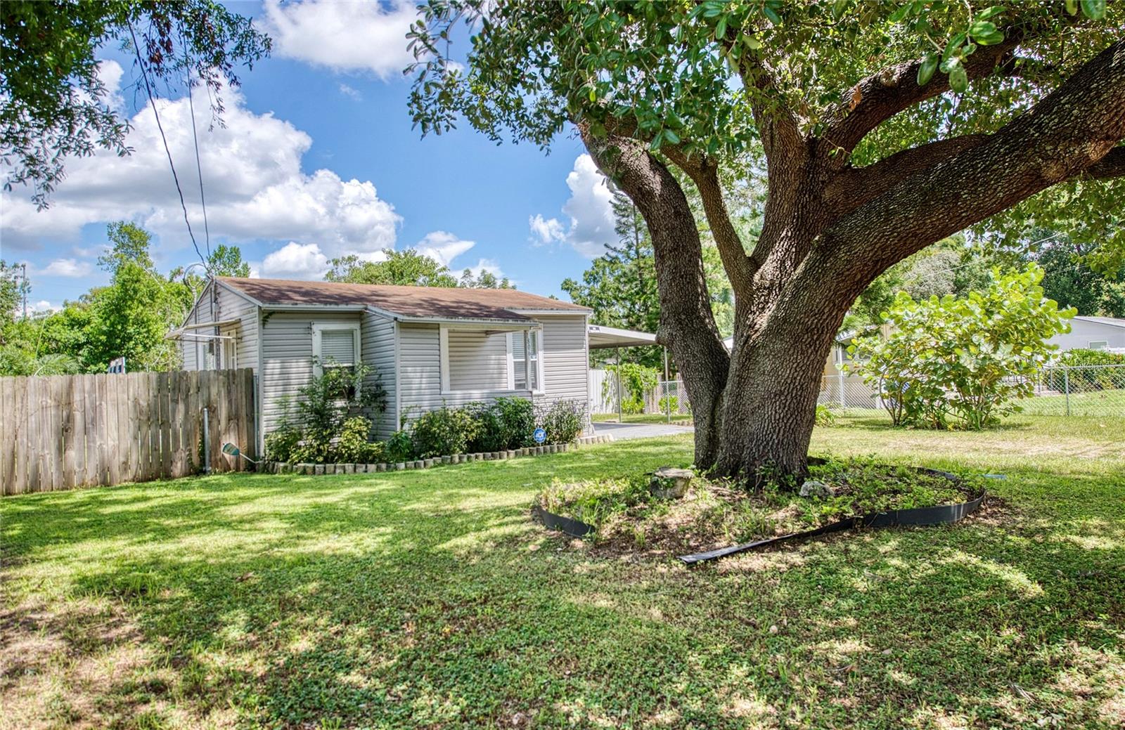 Image 3 of 37 For 1806 E Poinsettia Ave