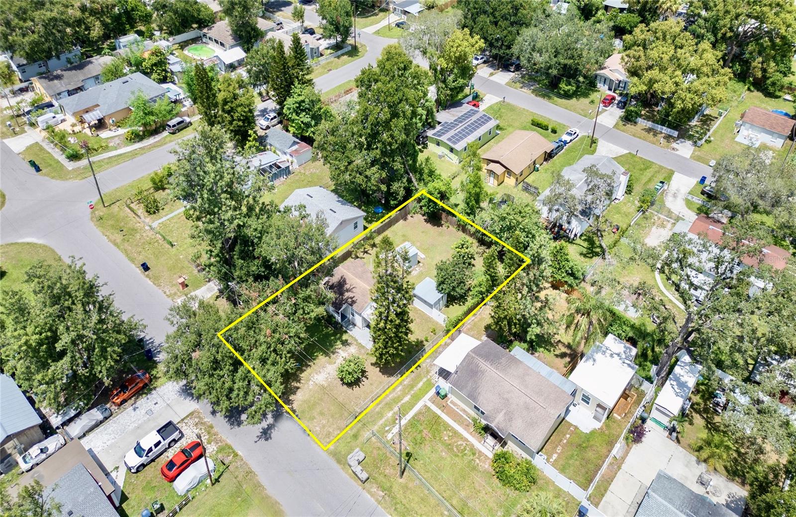 Image 33 of 37 For 1806 E Poinsettia Ave