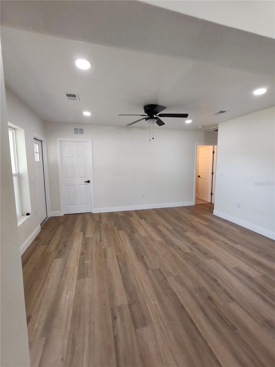 Image 16 of 21 For 5905 Pine Street