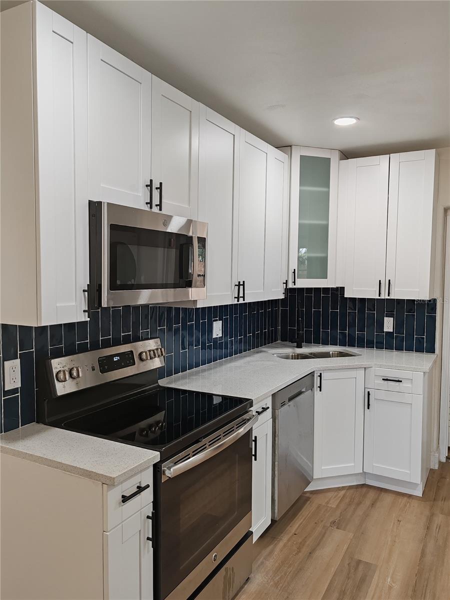 Image 2 of 21 For 5905 Pine Street