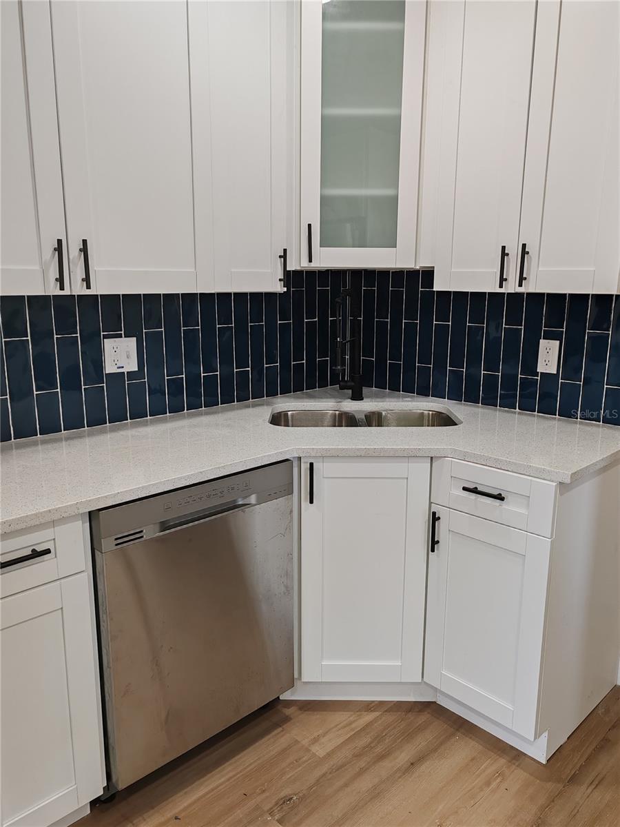 Image 4 of 21 For 5905 Pine Street