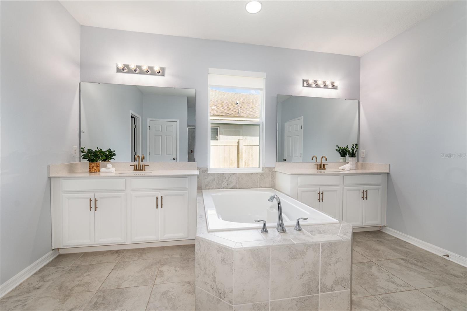 Image 15 of 45 For 1807 Westerham Avenue