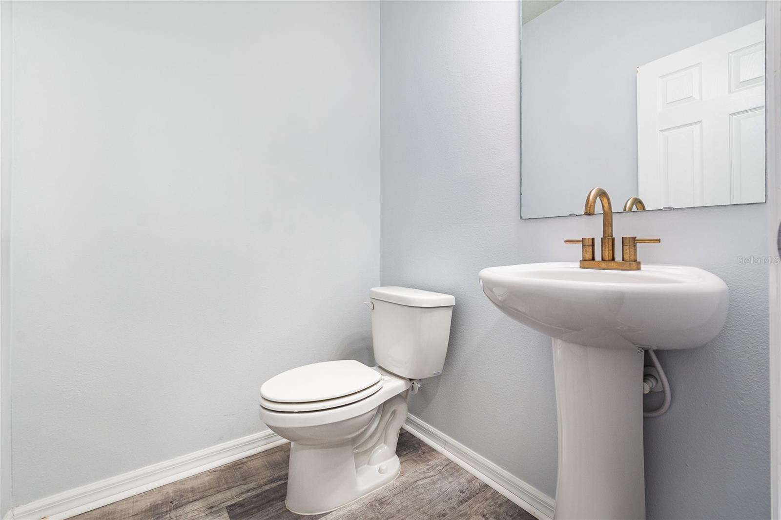 Image 31 of 45 For 1807 Westerham Avenue