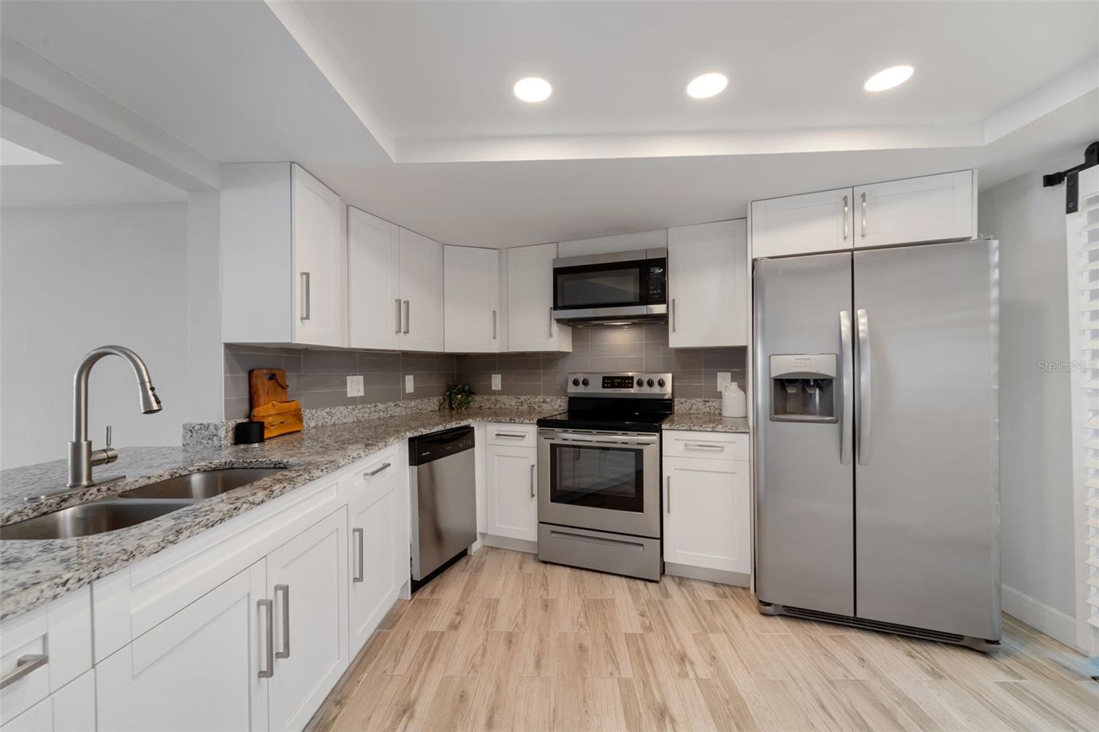 Image 10 of 64 For 7540 Sunshine Skyway Lane S 121