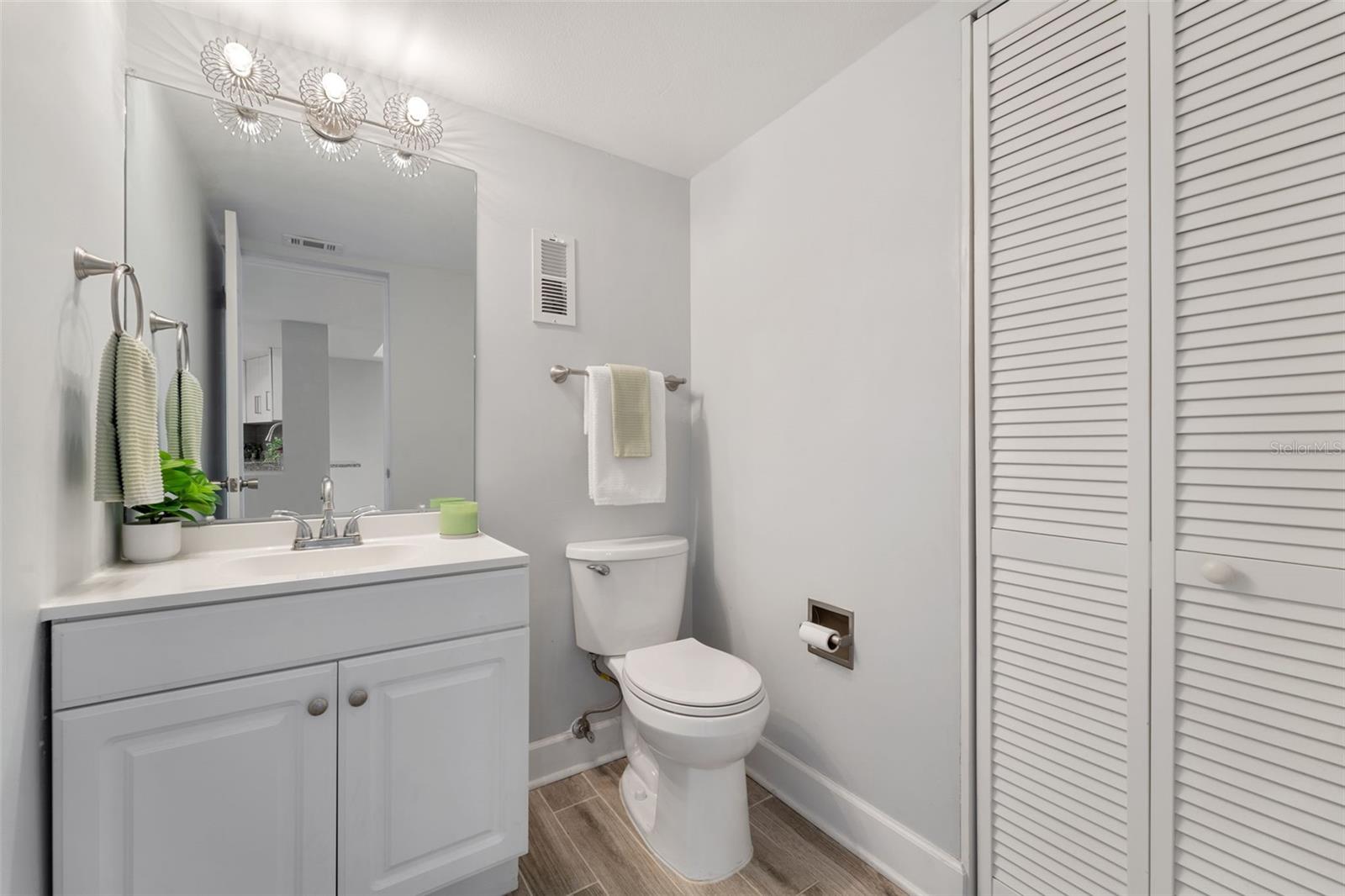 Image 18 of 64 For 7540 Sunshine Skyway Lane S 121