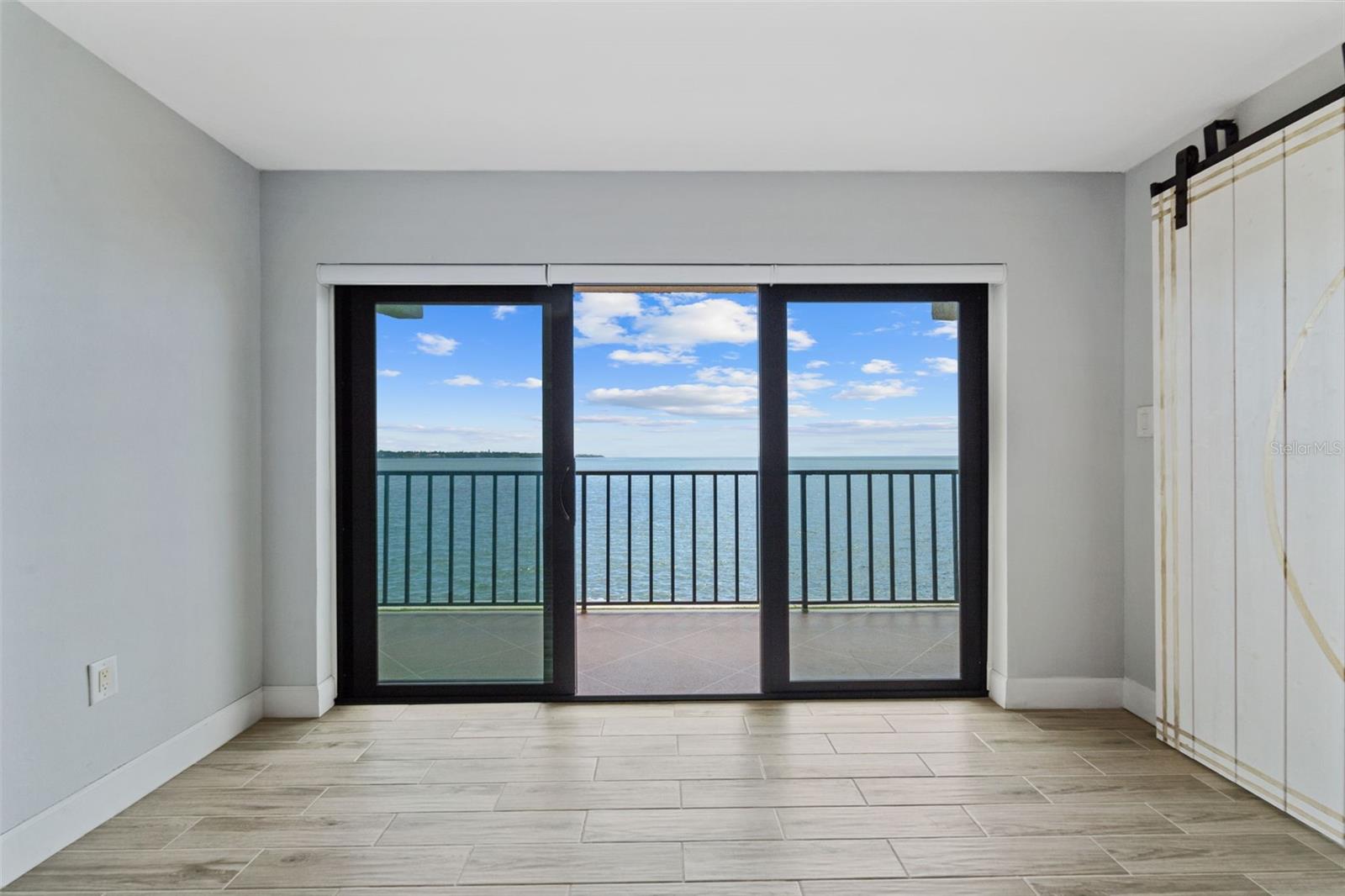Image 23 of 64 For 7540 Sunshine Skyway Lane S 121