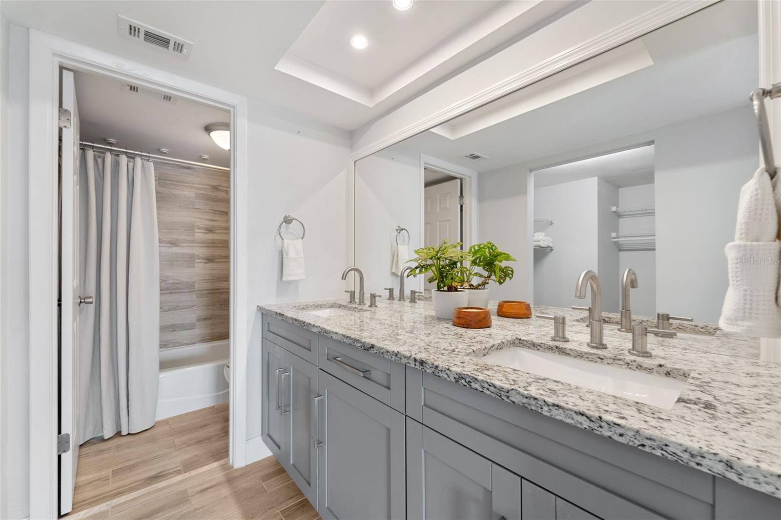 Image 34 of 64 For 7540 Sunshine Skyway Lane S 121