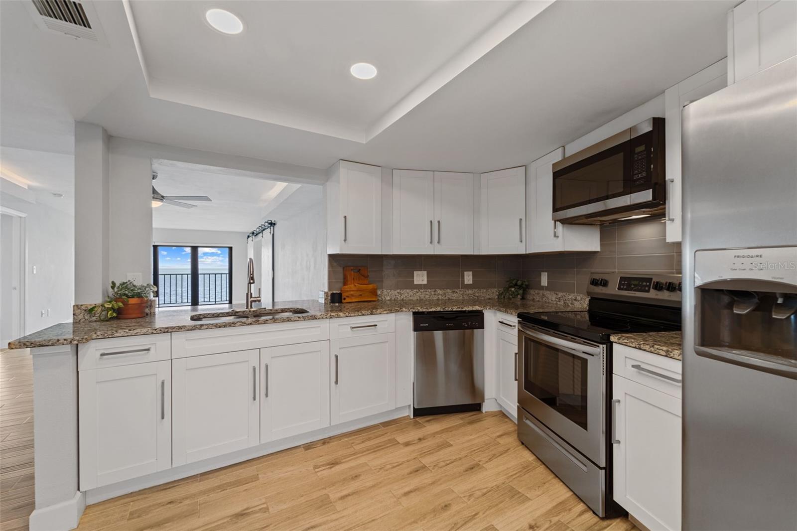 Image 9 of 64 For 7540 Sunshine Skyway Lane S 121