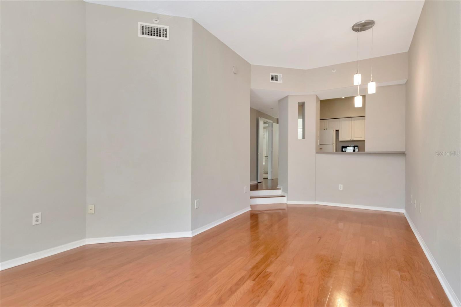 Image 17 of 38 For 504 Armenia Avenue 1334