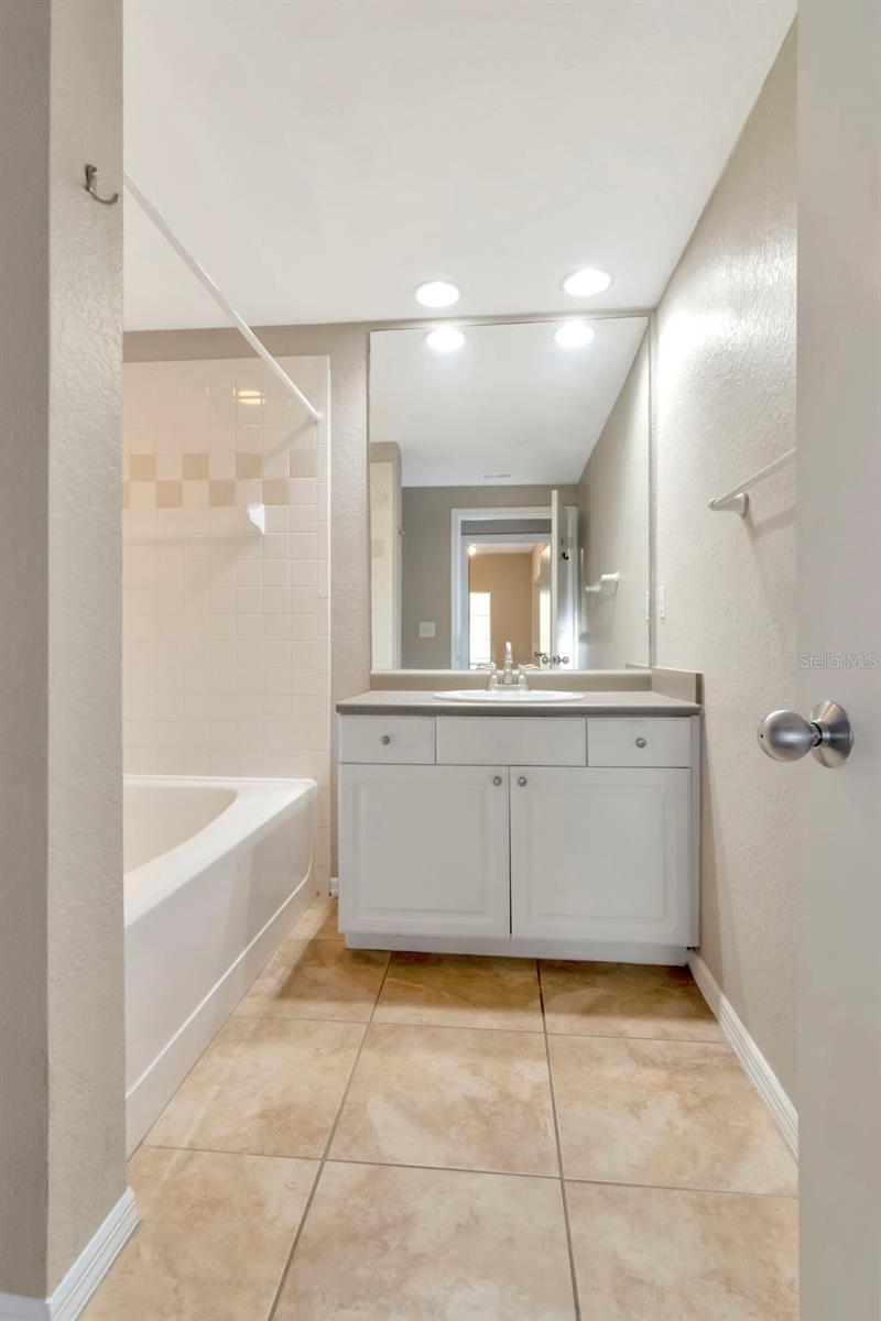 Image 21 of 38 For 504 Armenia Avenue 1334