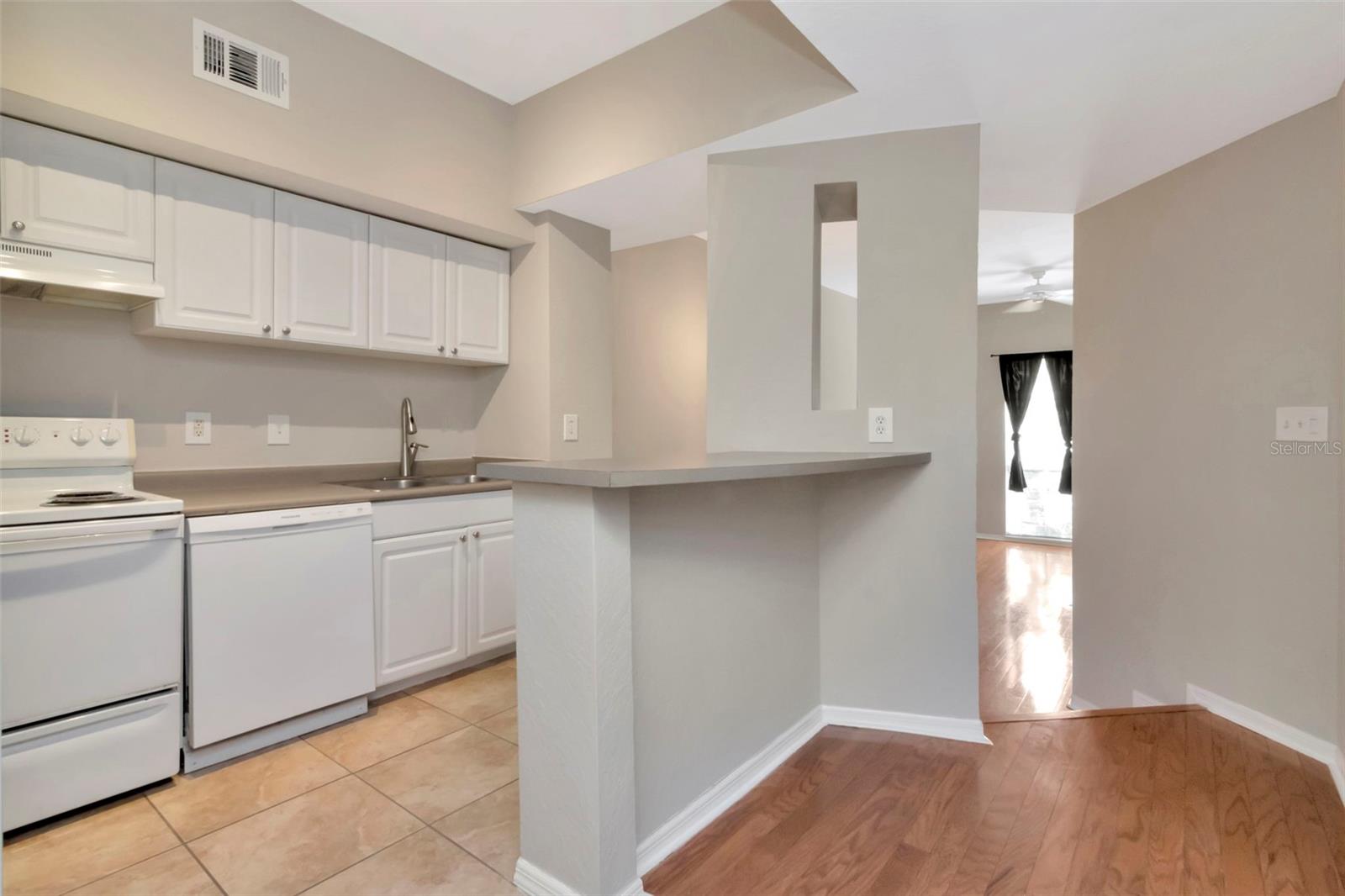 Image 5 of 38 For 504 Armenia Avenue 1334
