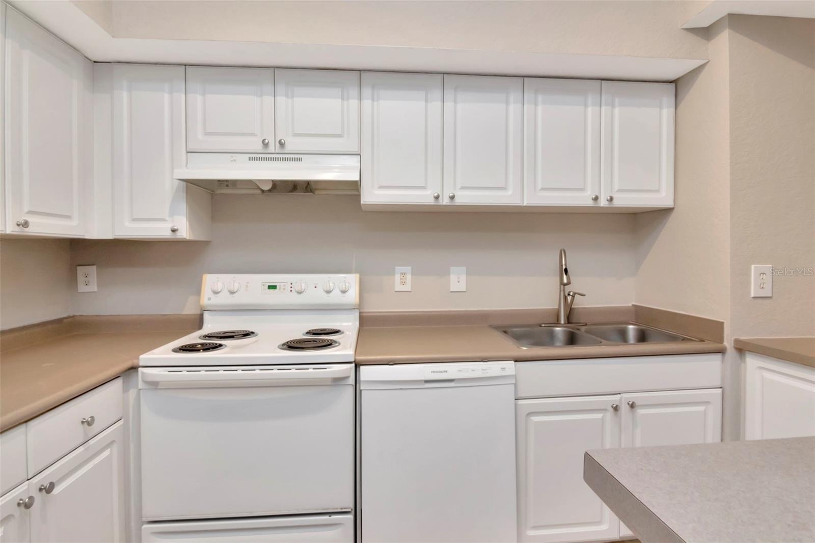 Image 7 of 38 For 504 Armenia Avenue 1334