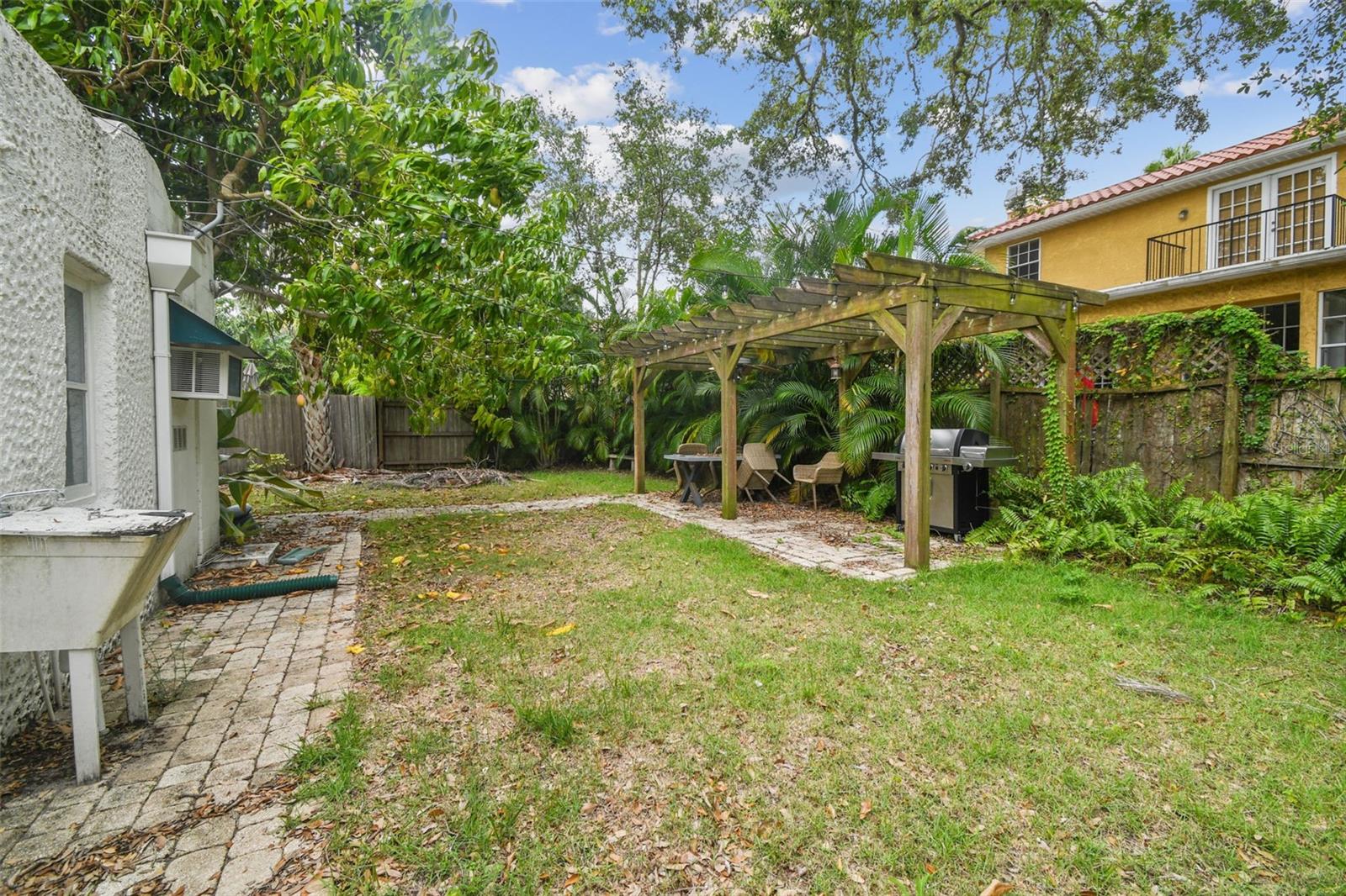 Listing photo id 8 for 4616 Lamb Avenue