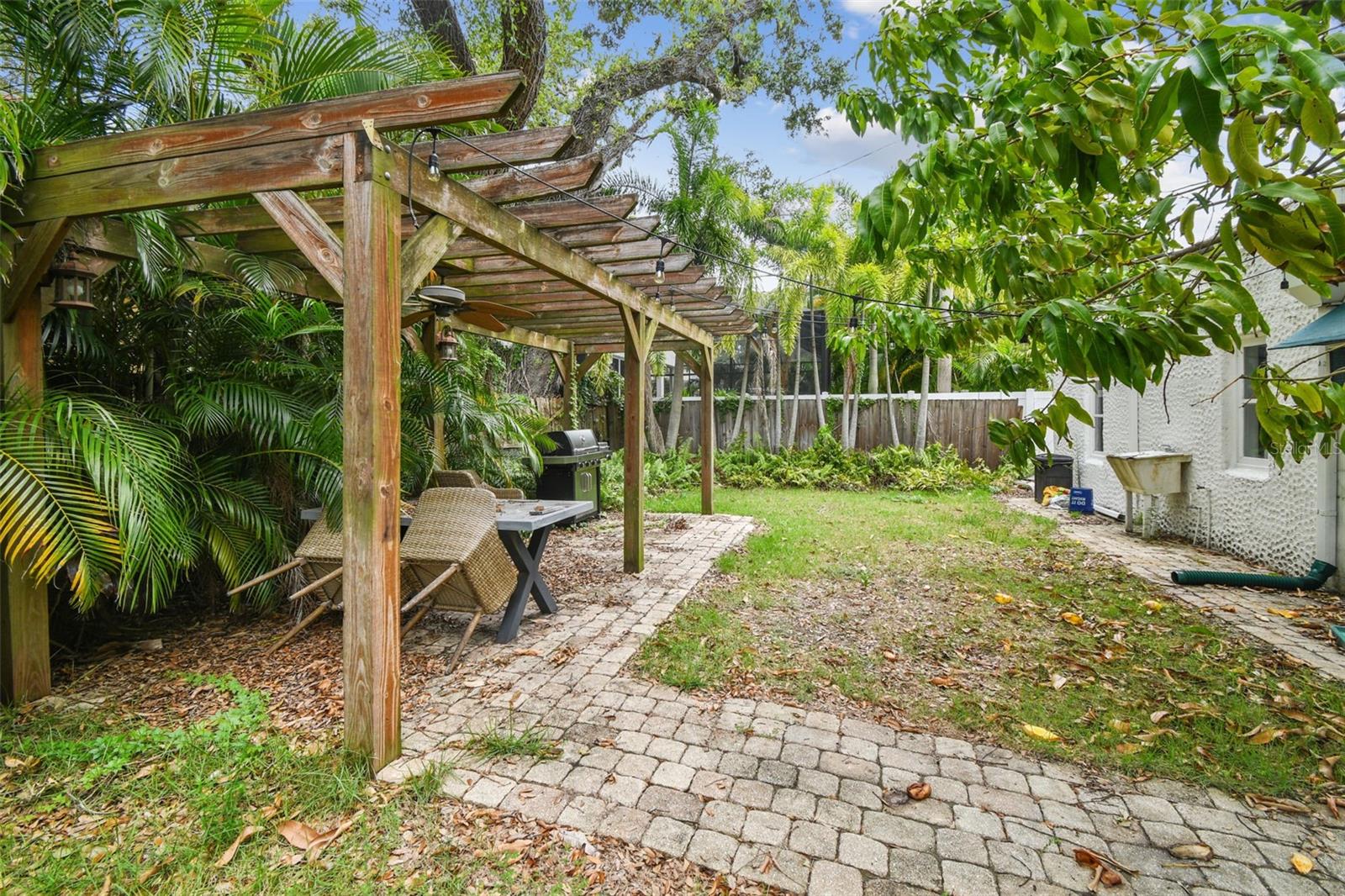 Listing photo id 6 for 4616 Lamb Avenue