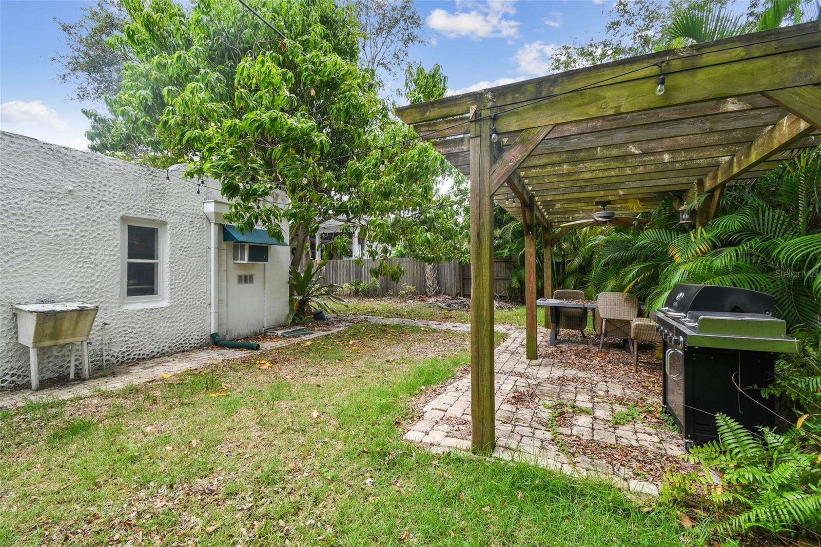 Listing photo id 7 for 4616 Lamb Avenue