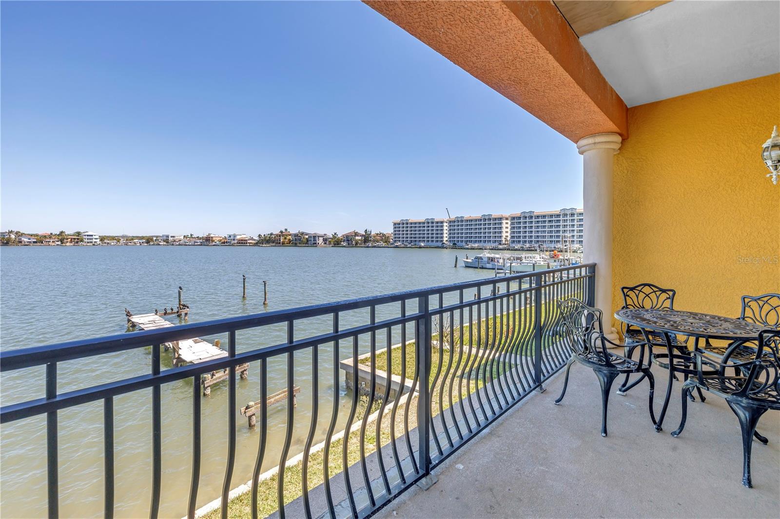 Image 11 of 72 For 17821 Gulf Boulevard B