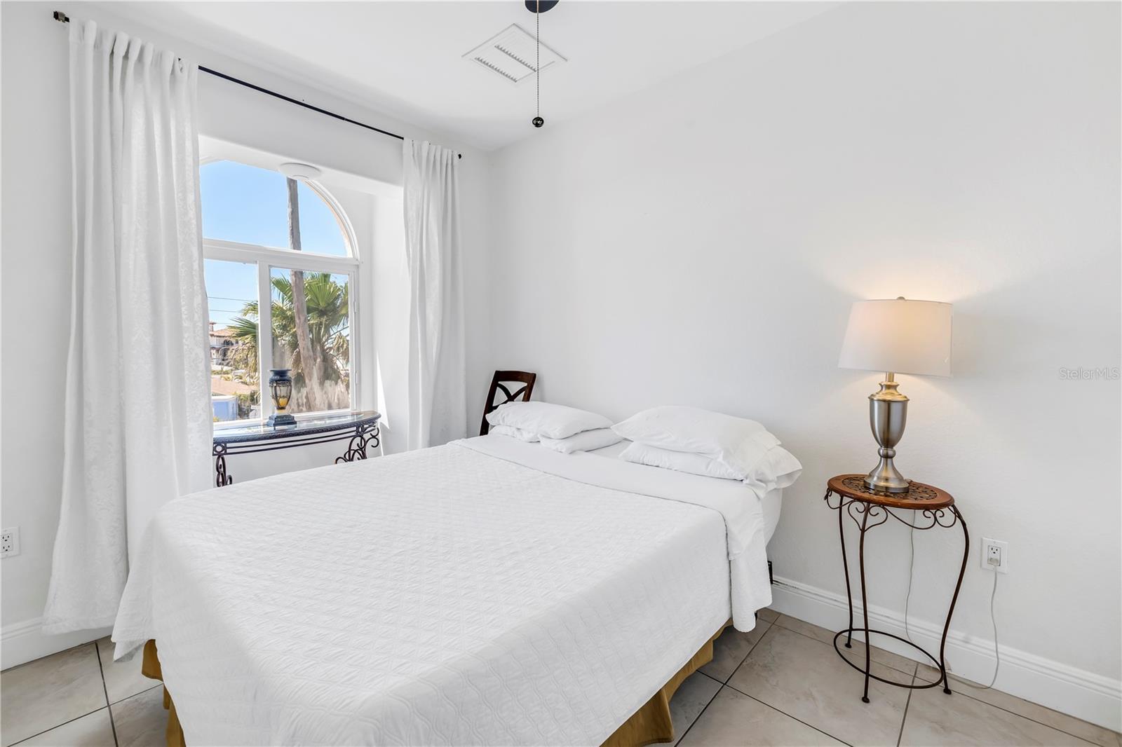 Image 41 of 72 For 17821 Gulf Boulevard B