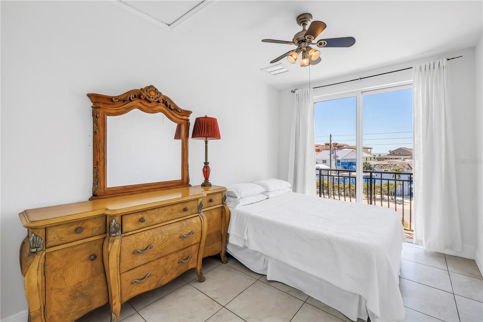 Image 43 of 72 For 17821 Gulf Boulevard B